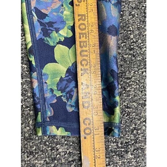 Fabletics Women's Superbloom Define PowerHold® Mid-Rise Capri Leggings Medium - Picture 7 of 10